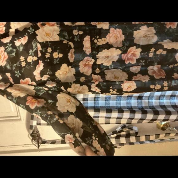 Torrid Semi- Sheer Black Floral Babysoll Flowy Button Up Blouse Size 1 - Picture 5 of 10